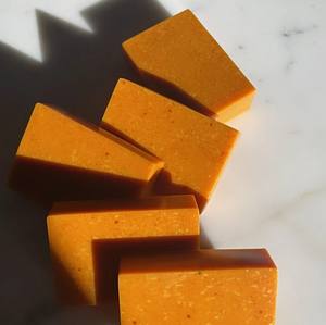Savon pour le visage éclaircissant à la vitamine <span class=keywords><strong>C</strong></span>, au citron biologique, au curcuma et à l'acide kojique pour les taches brunes - Product Image 6