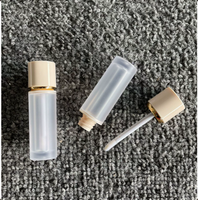 Tube de brillant à lèvres givré jaune clair vide en gros, 4 ml, avec logo personnalisé, emballage cosmétique