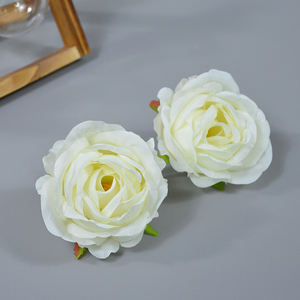 Testa di Rosa Decorativa in Seta Artificiale Multicolore, Elegante Accessorio per Matrimoni, Decorazione per Location o Casa - Product Image 3