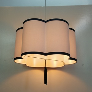 <span class=keywords><strong>A</strong></span> buon mercato all'ingrosso di figura del fiore di tessuto elastico bianco <span class=keywords><strong>lampada</strong></span> <span class=keywords><strong>a</strong></span> <span class=keywords><strong>sospensione</strong></span> <span class=keywords><strong>con</strong></span> piccolo nappa filo <span class=keywords><strong>paralume</strong></span> per la decorazione domestica - Product Image 5