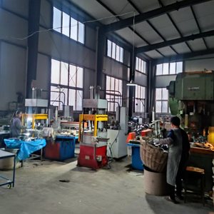 Marmite à soupe en émail à bord roulé épaissi avec couvercle et doubles poignées, compatible induction, pour la préparation de nouilles et de bouillies en famille - Product Image 6