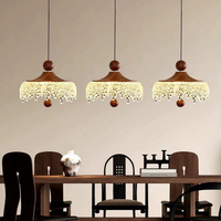 Lustre de restaurant vintage en fer de style français avec télécommande LED à intensité variable, lampe suspendue rétro en forme de goutte couleur noyer pour chevet