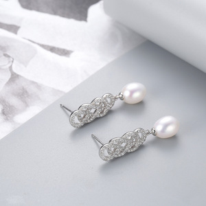 S925 Sterling Silver Gold Freshwater Pearl Set Exquisite Geometric Necklace Earrings Fashionable Women's Jewelry Gift - Product Image 6