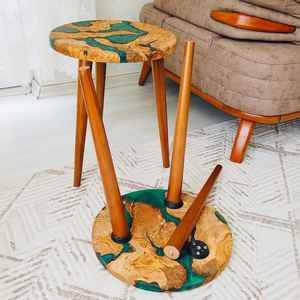 Mesas de Resina y Madera Hechas a Mano de Primera Calidad, Madera Maciza con Incrustaciones de Resina que Proporcionan una Estructura Duradera, un Diseño Elegante y Perfecto - Product Image 1