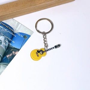 Regalo creativo personalizado Kawaii doble cara impreso guitarra colgante Rock Mini violín instrumento acrílico llavero - Product Image 3