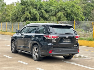 Toyota Highlander <span class=keywords><strong>d</strong></span>'<span class=keywords><strong>Occasion</strong></span> 2011-2015 à <span class=keywords><strong>Prix</strong></span> Abordable, Véhicule Essence avec Pneus R18, Traction Avant, Sièges en Tissu, Intérieur Sombre pour Adultes - Product Image 4