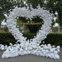 Arche florale romantique en forme de cœur pour mariage, avec fleurs artificielles 5D roses et rouges, et tissu bordeaux