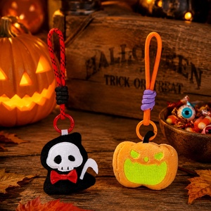 Kawaii Leuchtender Kürbis-Plüsch-Schlüsselanhänger Niedliche Stoffpuppe Taschenanhänger Originelles Halloween-Party-Geschenk Großhandel - Product Image 3