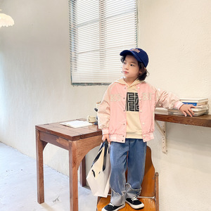 Gabardina Coreana de Otoño <span class=keywords><strong>para</strong></span> Niños y Niñas, Unisex, con Parche de Letras de Chenilla Estilo Hip Hop Americano, Manga Raglán en Contraste y Botones a Presión en el Cuello - Product Image 4