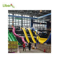 Slick City Indoor Adventure Water Fun Slides Park Plastique et fibre de verre pour enfants et adultes Amusement bourré d'action Utilisation commerciale
