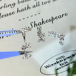 बारीक स्टड इयररिंग्स ने महिलाओं के लिए छोटे स्टड ईयररिंग्स के लिए दिल शादी के गहने बनाए - Product Image 1