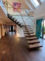 Escalier central en acier moderne Prima avec design personnalisé pour les projets de construction résidentielle