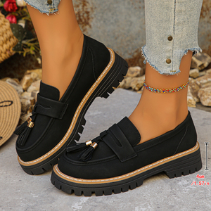 Mocassins noirs à pompons pour femmes - Chaussures à plateforme épaisse à enfiler, mocassins décontractés tendance avec décorations métalliques pour femmes - Product Image 2