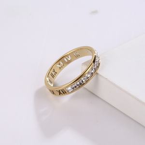 Anillo de titanio para parejas, diseño creativo, con números romanos y diamantes incrustados, estilo hueco y sencillo para mujer/hombre - Product Image 5