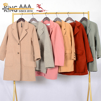 Mantel Wol Campuran KingAAA Wanita Pria Model Santai Langsung dari Pabrik Musim Gugur dengan Ikat Pinggang dan Kancing Duffle Pakaian Luar Musim Dingin