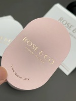 Tarjeta de papel en forma de arco personalizada de lujo 600g 3D con logotipo en relieve Tarjeta de papel de felicitación de algodón Tarjeta de visita de lujo