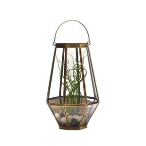 Lanterne rétro Wonder Hand en fer avec design classique, porte-bougie en verre, autres porte-bougies, lanternes et pots à bougies - Product Image 1