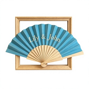 Abanico Plegable Artesanal de Madera, Color Azul, Forma Natural, Pintado, Decoración para Bodas, Regalo, Lily & John, Nombre Personalizable - Product Image 1