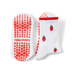 Calcetines Deportivos Antideslizantes Profesionales de Algodón hasta la Pantorrilla para Mujer, con Diseños Florales, de Fresas, Corazones y Mariposas, para Yoga y Running - Product Image 4