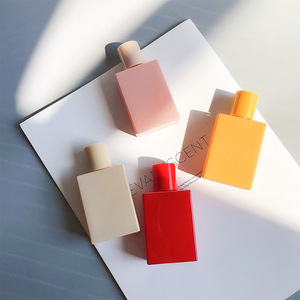 En stock, flacon pulvérisateur de parfum en verre de 30 ml avec bouchon à vis, atomiseur cosmétique portable de luxe rechargeable, coloré - Product Image 1