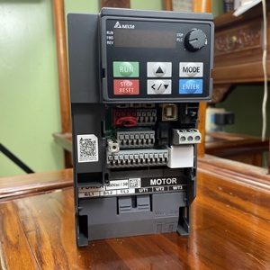 Haute Performance Delta VFD 0.4kw 230V VFD2A8MS21ANSAA AC Drive 1 Phase MS300 Series Largement utilisé en Stock - Product Image 2