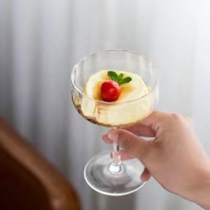 <span class=keywords><strong>Copas</strong></span> de cóctel Coupe acanaladas con cristal de borde dorado con tallos Juego de <span class=keywords><strong>copas</strong></span> de vino - Product Image 2