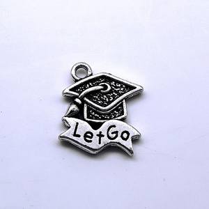 Accessoires rétro personnalisés étudiants école cadeaux Graduation Souvenir pendentifs sculpter lettre diplôme breloques - Product Image 6