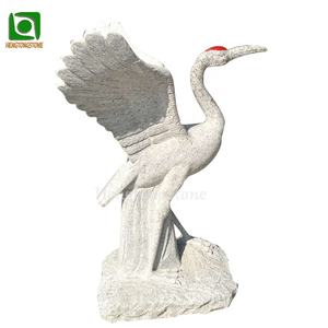 Ukuran hidup ukiran tangan cahaya alami batu granit abu-abu dekorasi taman patung derek bermahkota merah - Product Image 1