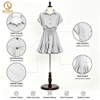 Robe Courte Femme à Rayures Verticales, Col Mini Pointu, Taille à Cordon, Volants à Pompons et Ourlet à Volants, Manches Courtes, Marque Privée