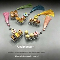 Porte-clés anti-stress en plastique, simulation de dessert (donut), avec pendentif à pompon, style féminin, pour soulager le stress des doigts, vente en gros