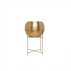 Pot de fleurs rond de conception standard, qualité supérieure, en aluminium couleur or, avec support en fer, à bon prix en Inde - Product Image 1