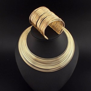Conjunto <span class=keywords><strong>de</strong></span> Joyería India <span class=keywords><strong>de</strong></span> Moda: Collares <span class=keywords><strong>de</strong></span> Alambre Metálico, Gargantillas y Brazaletes para Mujer, Regalo para Vestido, Accesorios Nupciales - Product Image 1