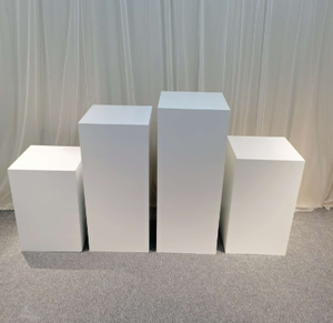 Columna Cuadrada de PVC y Tablero de Densidad Blanca Personalizada para Exhibición de Ropa y Zapatos, Base Blanca para Mostrador - Product Image 1