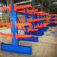 Étagère de stockage cantilever pour profilés longs et marchandises allongées en entrepôt industriel