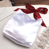 Nouveau design, sac fourre-tout en soie blanche avec logo personnalisé et nœud papillon, extensions de cheveux en satin, emballage, pochette pour perruques avec étiquette tissée sur les épaules