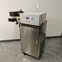 Machine de scellage entièrement automatique pour bouteilles avec opercule en aluminium par induction