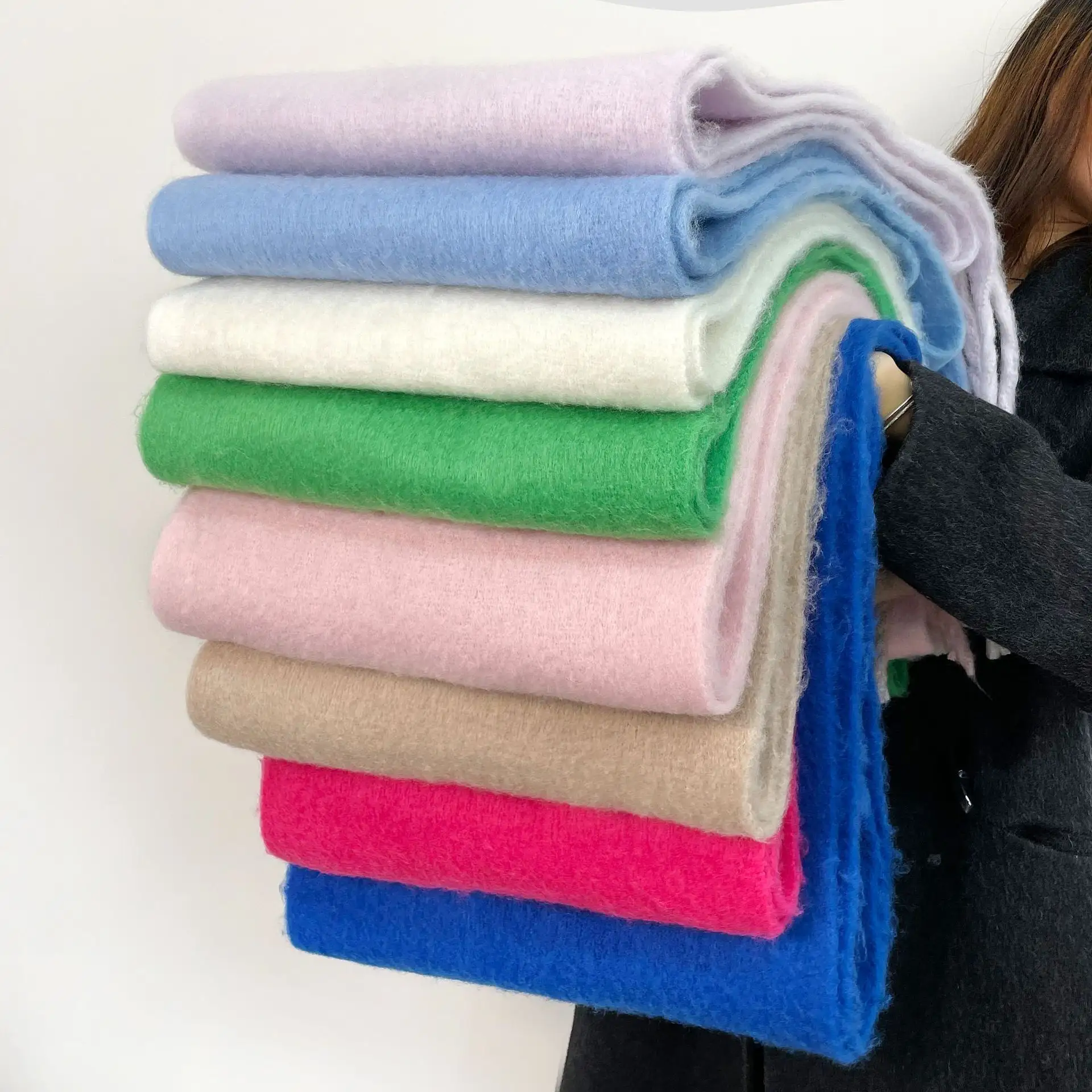 Echarpes d'hiver personnalisées de couleur unie pour femmes Echarpe en mohair épais doux et chaud en cachemire avec pompon