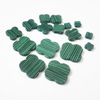 Prix de gros 5x5mm-20x20mm pierre de malachite verte synthétique trèfle à quatre feuilles pierres précieuses pour la fabrication de bijoux