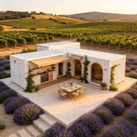 Villa préfabriquée en conteneur blanc, maison d'hôtes modulaire en conteneur avec cuisine extérieure, maison de vacances dans un vignoble et une ferme de lavande