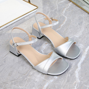 <span class=keywords><strong>Sandales</strong></span> à talon compensé en polyuréthane et cuir souple pour <span class=keywords><strong>femme</strong></span>, style minimaliste chic, talon moyen 3-6 cm, à bride unique, en stock, transfrontalières - Product Image 5