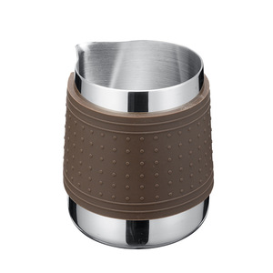 Jarra de espuma de leche de acero inoxidable 304, espesada y escalable, para café, con diseño floral creativo y minimalista para el hogar - Product Image 5