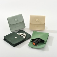 Pochette à bijoux en microfibre multicolore, artisanat délicat, fermeture à bouton pression, idéale pour les cadeaux haut de gamme, pour les bagues, petit emballage cadeau
