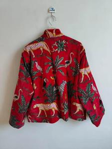 Chaqueta de terciopelo con Estampado de jungla roja de calidad superior para uso diario o eventos musicales y salidas de fin de semana disponibles al mejor precio - Product Image 5