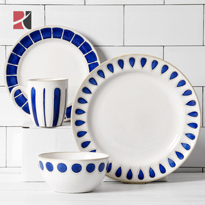 Ensemble de vaisselle en porcelaine fine ronde peinte à la main, tasses, assiettes et bols - Product Image 1