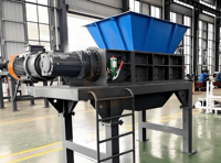 Broyeur industriel à double arbre pour le traitement des déchets métalliques, des pneus, du bois et des palettes, avec certification ISO haute sécurité