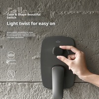 Douche murale encastrée de luxe en laiton chromé brossé, design moderne et épuré, avec fonction pluie et massage, cartouche céramique, idéale pour hôtels