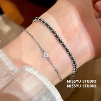 Bracelet pour femme en chaîne perlée colorée, cordon tressé et fleur en zircon - Cadeau simple et élégant, accessoire de main en fer, vente en gros