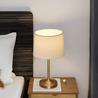 Lampe de table moderne et simple avec base en laiton mat, abat-jour en tissu couleur avoine, ampoule E14, LED électrique blanc chaud, garantie de 4 ans, pour la lecture