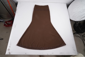 Falda midi elegante francesa de color liso con cintura elástica, corte sirena y ribete de encaje, ideal para realzar la figura. - Product Image 6