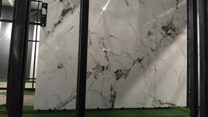 بلاط حجري مصقول لامع بمظهر الرخام كبير الحجم لطاولات الطعام الخارجية والجدران في الفلل - Product Image 5